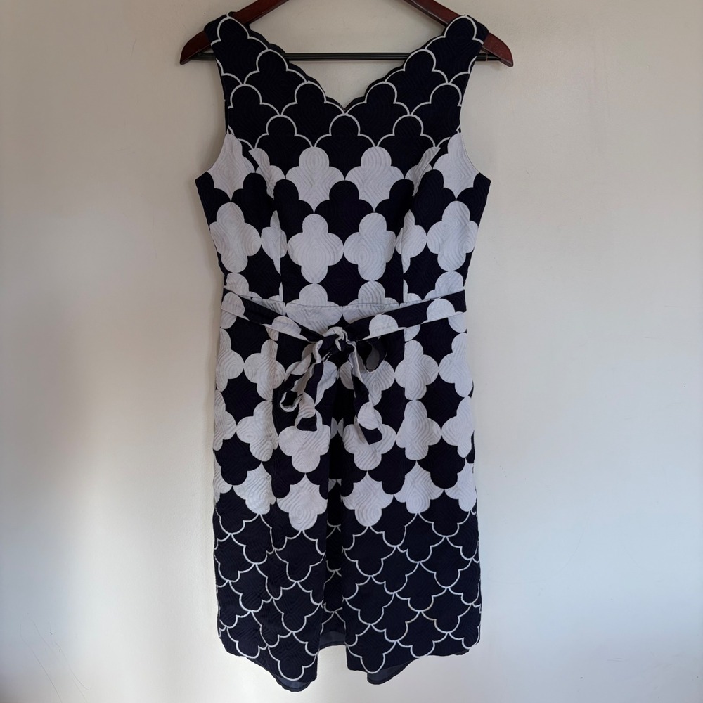 Talbots Navy White Quatrefoil Matelasse Scalloped V-Neck Sheath Dress Size 6